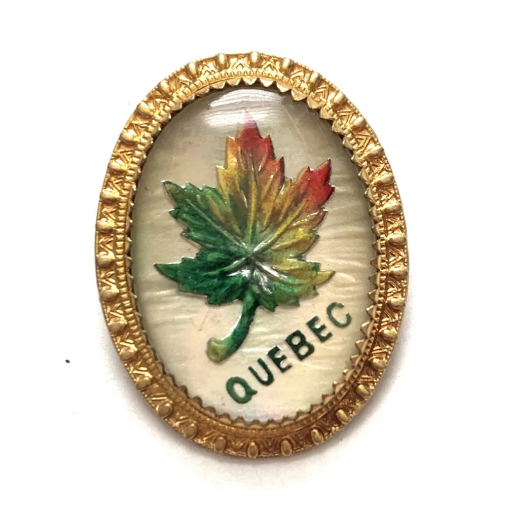 Antique / Vtg Quebec Canada Souvenir Pin Bubble Glass Reverse 1.25"